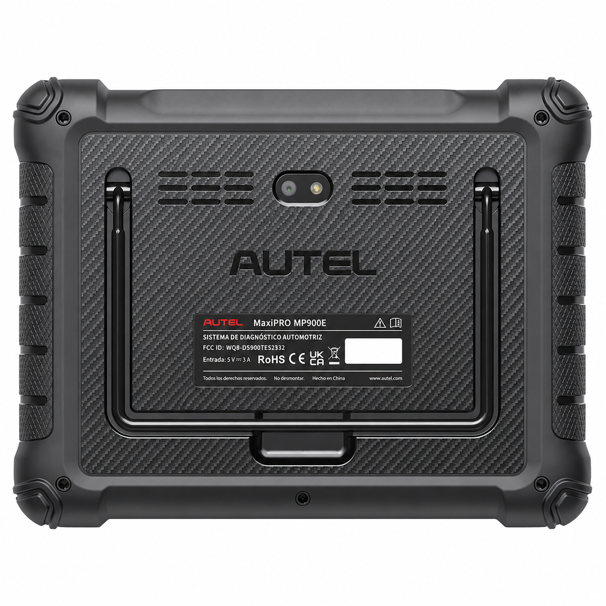 Vista trasera de la tableta de diagnóstico automotriz Autel MaxiPRO MP900E, mostrando su carcasa resistente con textura de fibra de carbono, cámara integrada, soporte metálico y certificaciones de calidad.